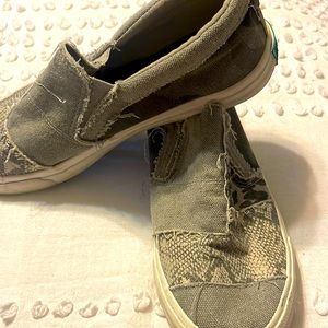 BLOWFISH as lip on shoes!